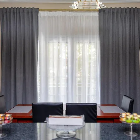 Boutique St Stephens * カランバカ